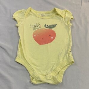 GAP - Yellow Baby Short Sleeve Onesie Top with Peach Design